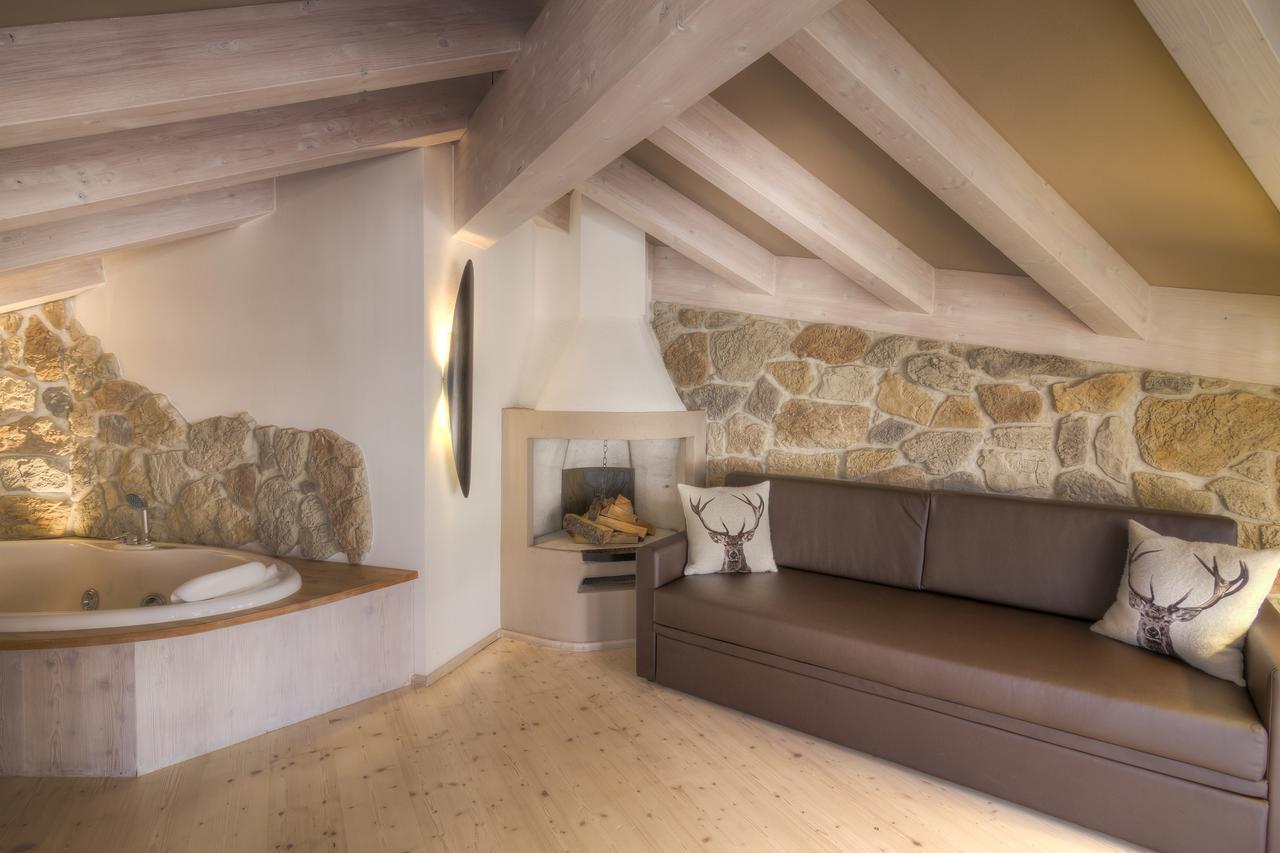 Deluxe Suite Spa Bath